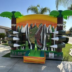 DINOSAUR BOUNCE HOUSE BRAND NEW WITH 1.5HP BLOWER