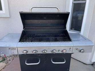 Deluxe 6-Burner Natural Gas Grill in Black with Ceramic Searing Side Burner and Gourmet Plus Cooking
