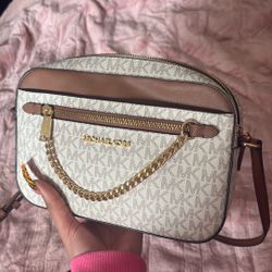 Micheal Kors Jet Set Vanilla Purse 