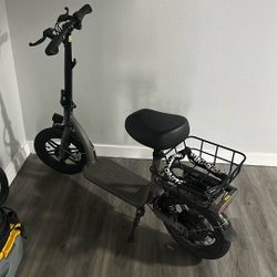 Seated E-scooter 