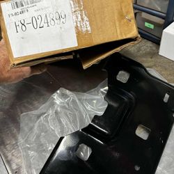  Front Passenger-Side Inner Bumper Bracket – Chevrolet Silverado 1500 (2016-2018, 2019 LD)