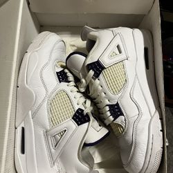 Jordan 4 “purple Metallic” Size 8.5 M USED