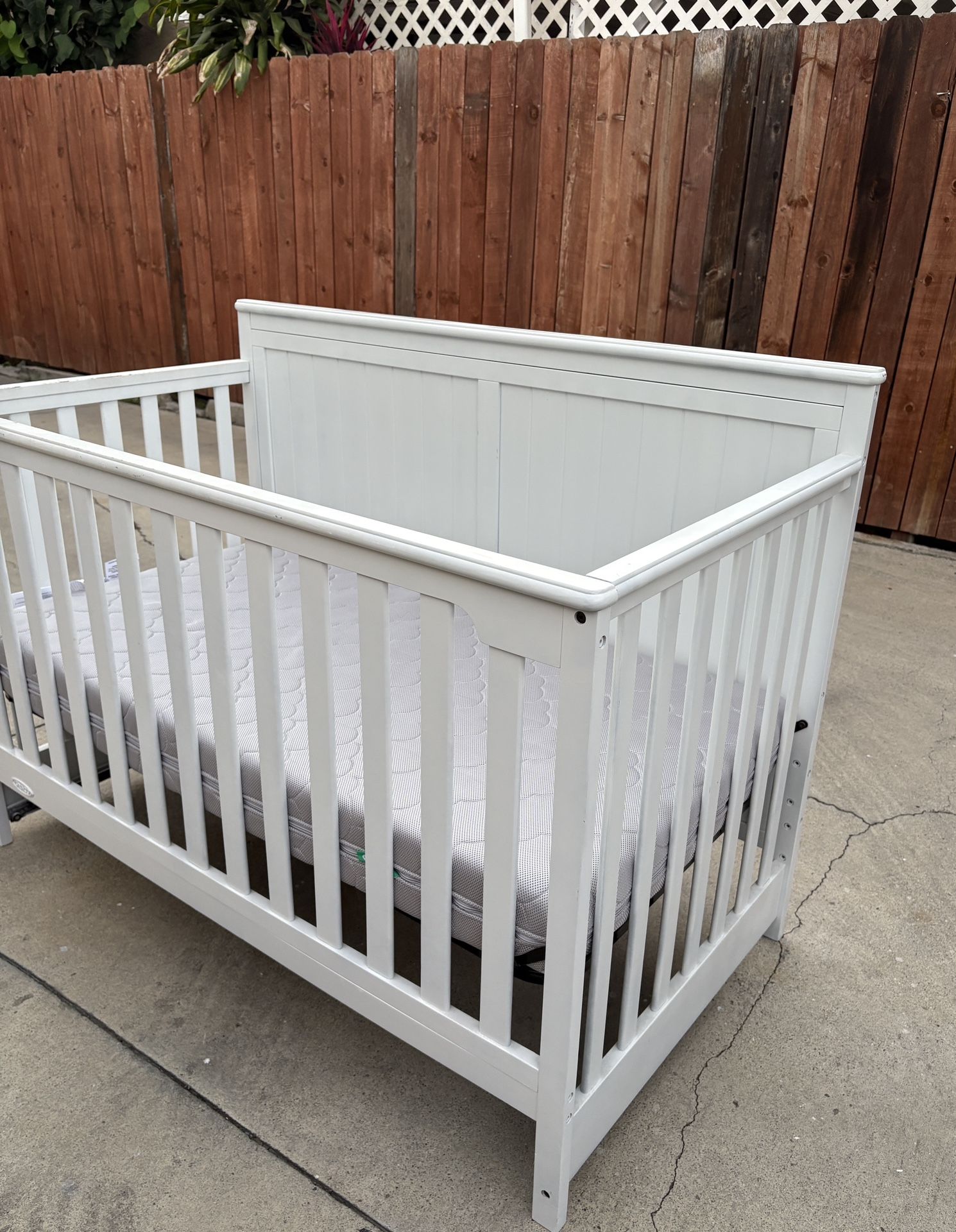 Graco Crib / Newton Bed Mattress 