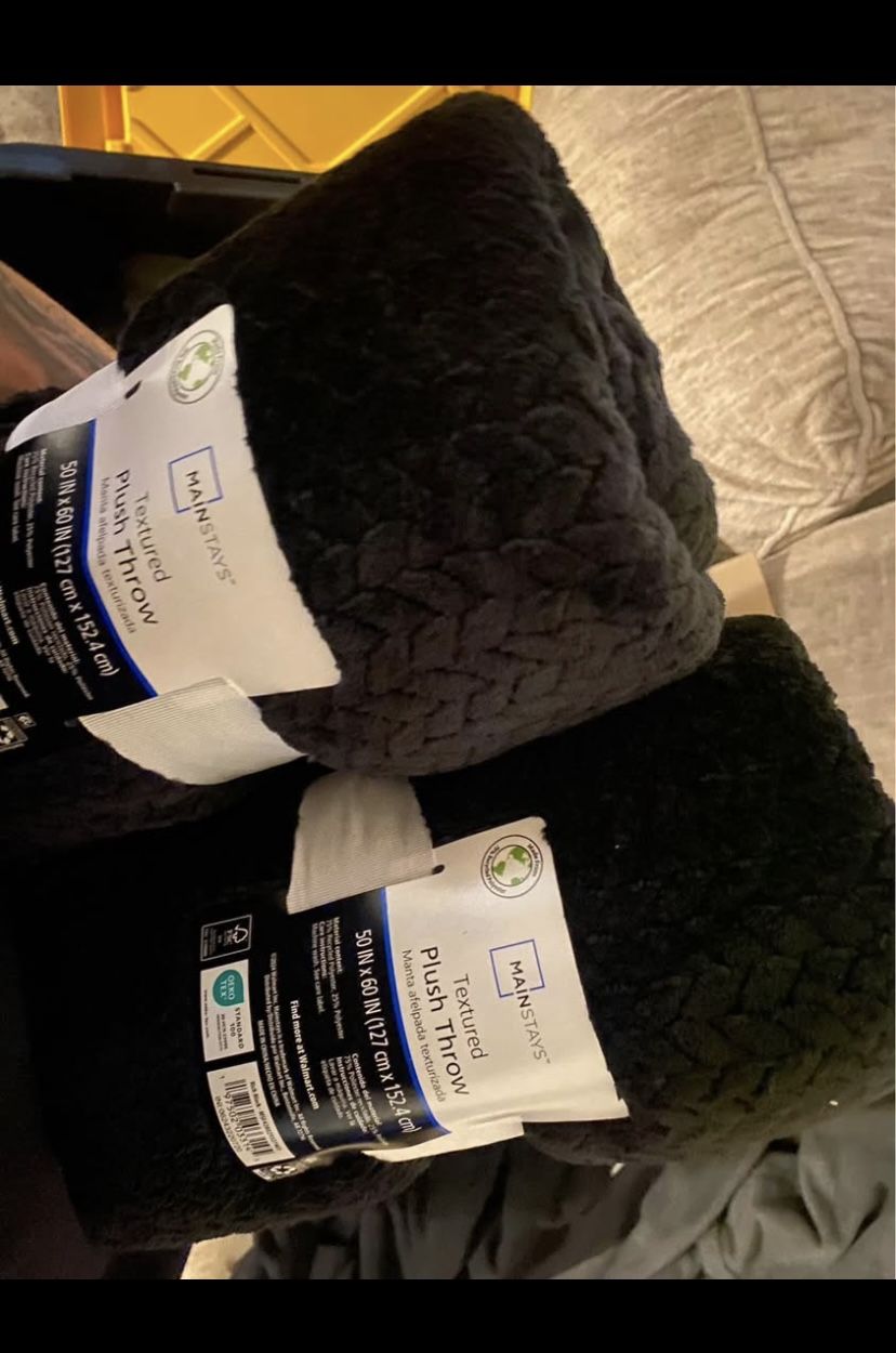 Plush Throw Blanket 50/60 10$ For Both