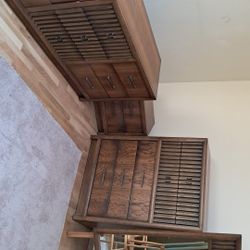 https://offerup.com/redirect/?o=QmVkLnJvb20= Set . King Bed.end Table Tall Dresser And Long With Mirror