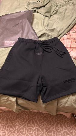 Black essentials shorts