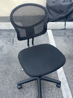 Black mesh office chair.  Excellent