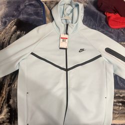 NIKE TECH GLACIER BLUE SIZE LARGE 
