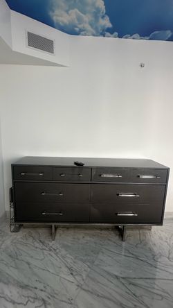 Modern 8-Drawer Dresser / Chest – Dark Gray