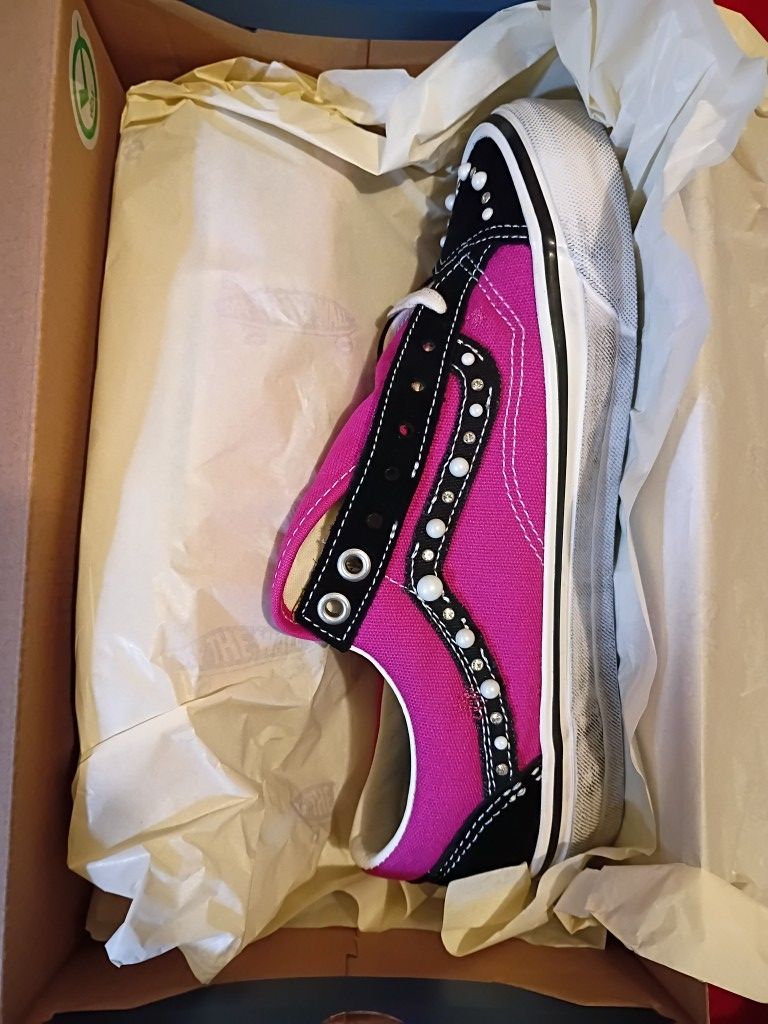 Vans (Pearlized) Fuscia