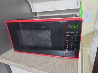 RED MAINSTAYS MICROWAVE