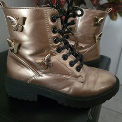 Girls boots