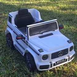 Kids Ride-On Electric Car – Mercedes-Benz Style (AMG)