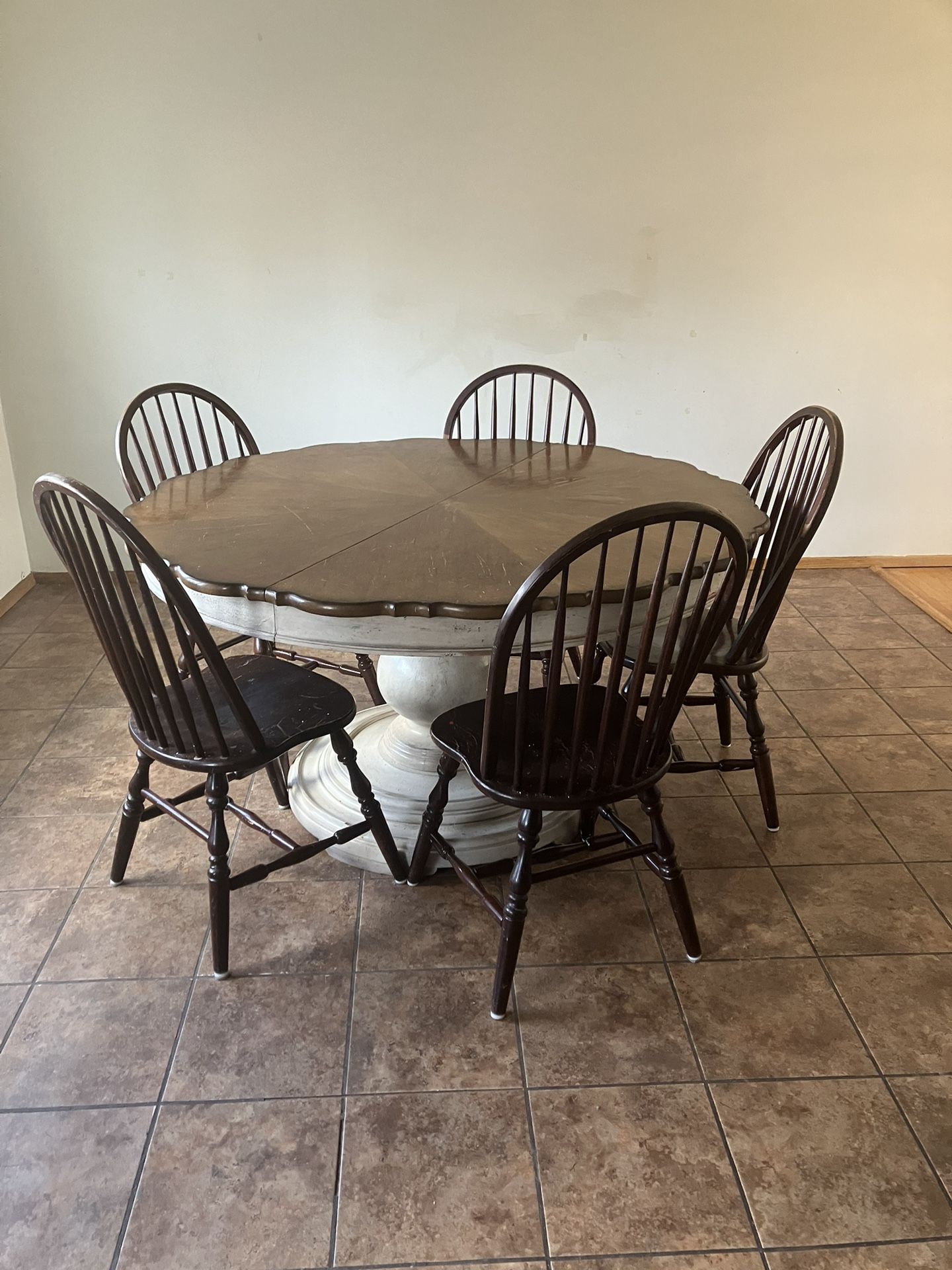 Free Round Wooden Kitchen Table And Chairs 