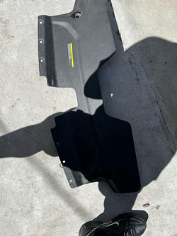 Infiniti Q50 front air intake duct panel radiator cover open