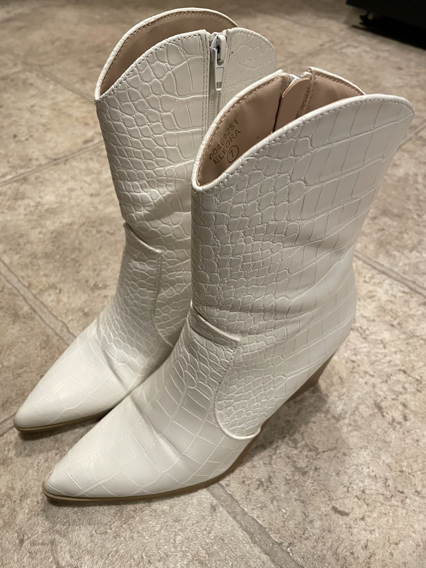 Cute White Cowgirl Boots 7 In Women’s