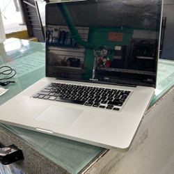 MacBook Pro 17” 2010 I5 8gb 128gb $200