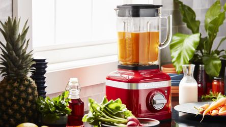 Kitchen Aid Blended K400 -RED  NEW in Box  Comes With Extra Accesories