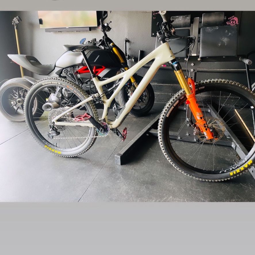 2022 Specialized Stumpjumper Expert (S4 / L ) *FULLY MODDED*