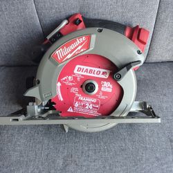 Milwaukee Fuel M18 Circular Saw 61/2"