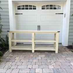 Beautiful sofa table - great condition