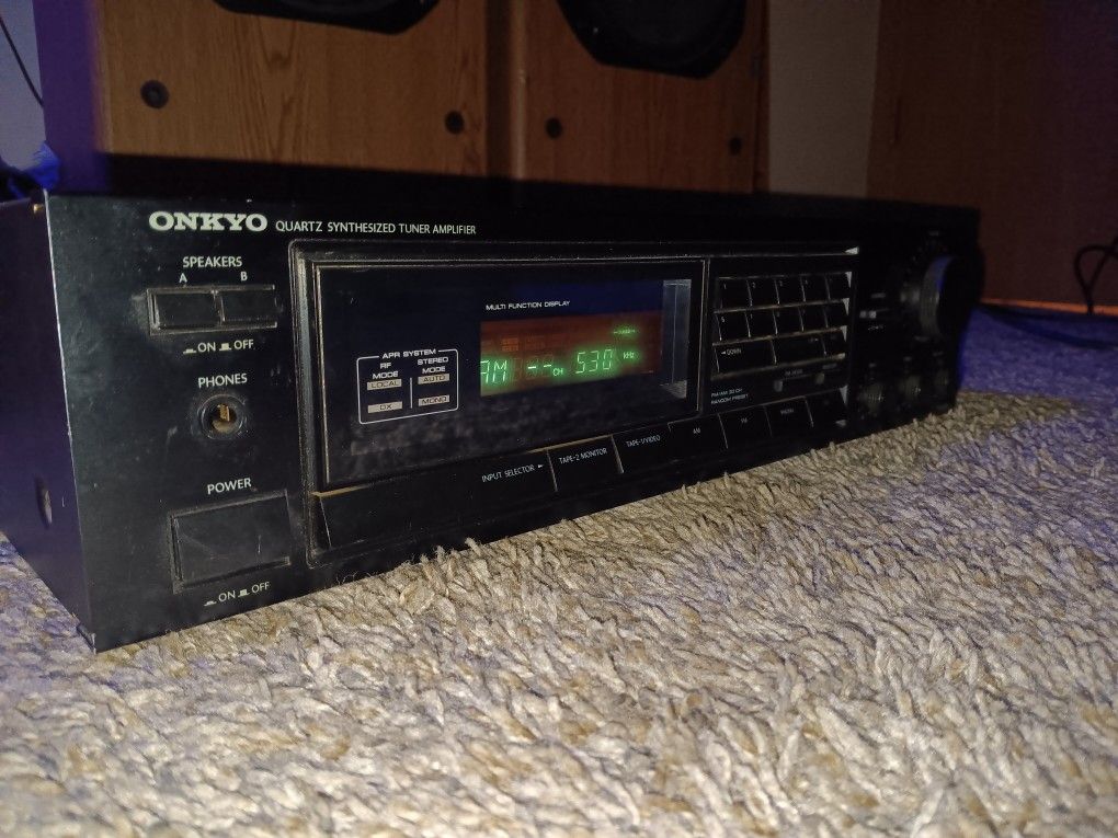 onkyo receiver and 2 sets of speakers