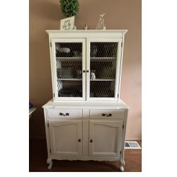 Beautiful Shabby Chic Hutch