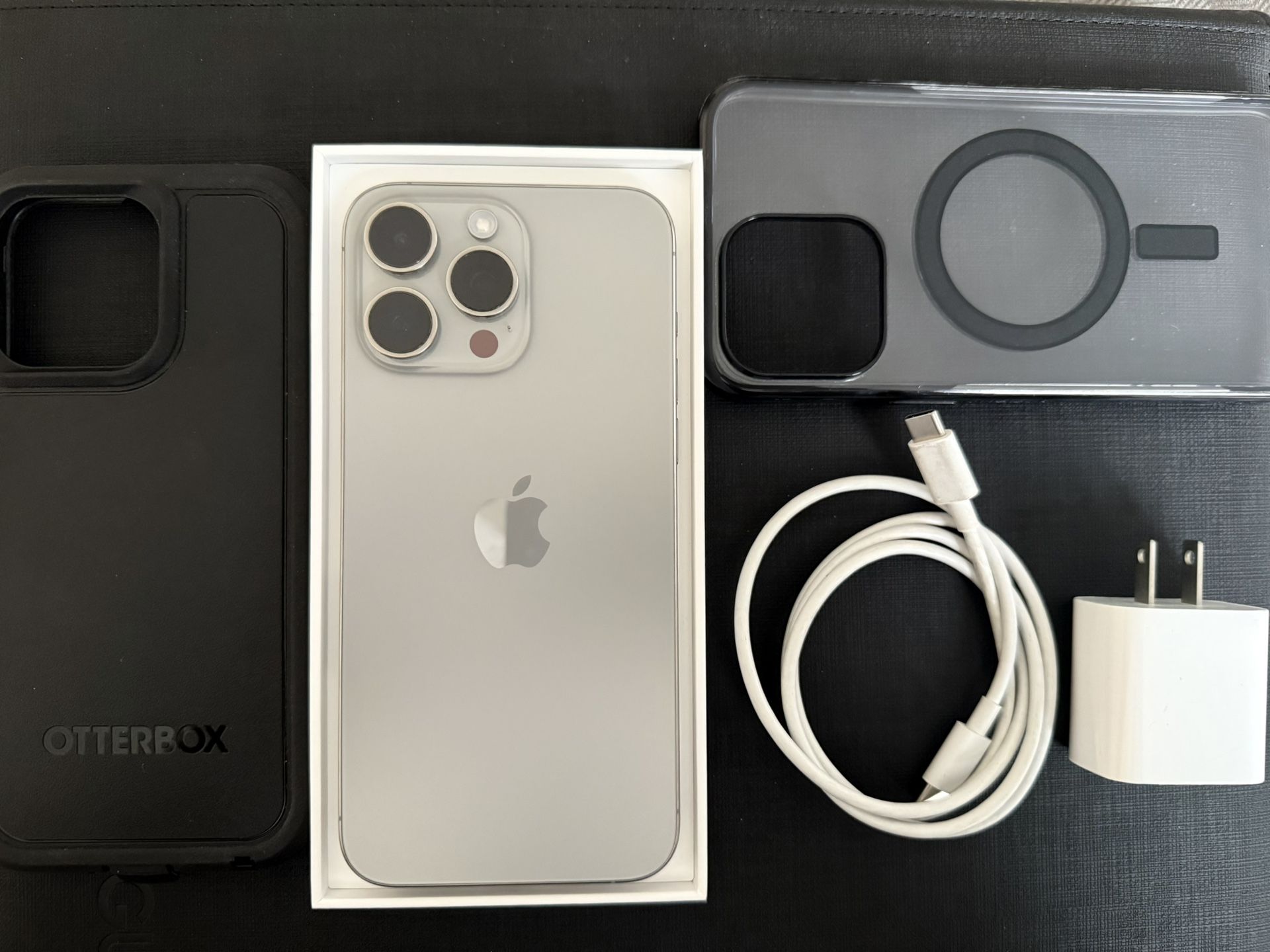 iPhone 15 Pro Max Natural Titanium 256gb (Unlocked) With Extras