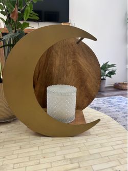 Adorable wall shelf from Urban Outfitters