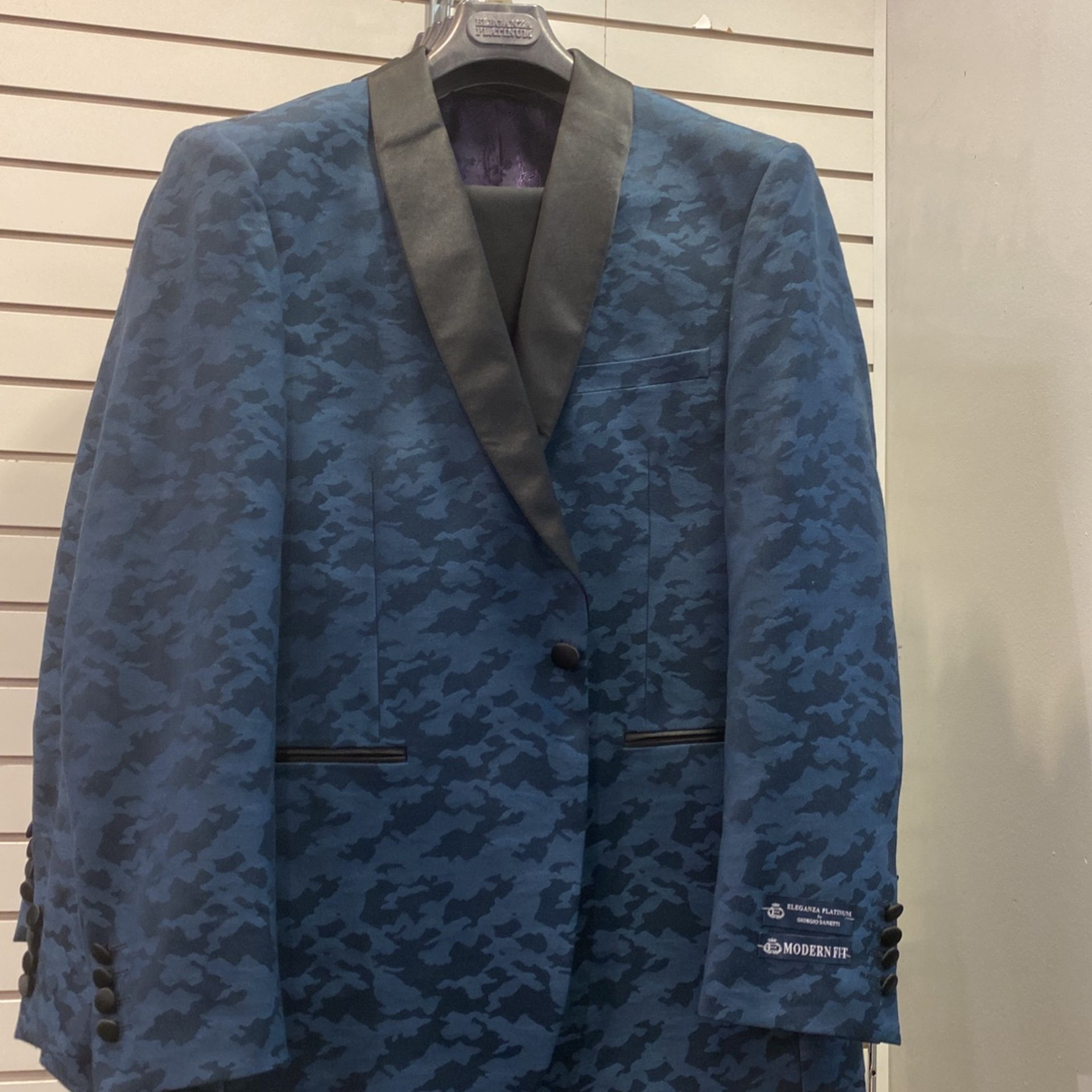 Modern Fit Camo Suit