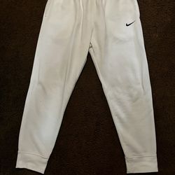 Nike Cuffed Sweatpants