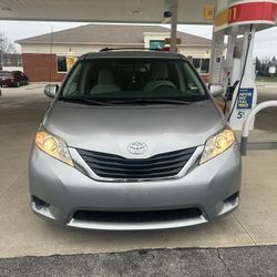2012 Toyota Sienna