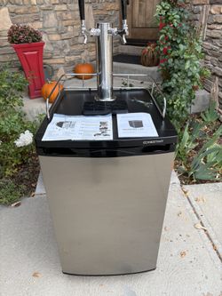 Edgestar Dual Tap Kegerator 