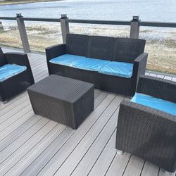 Set de patio - Loveseat con dos butacas y mesa - NEW