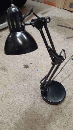Desk lamp articulating