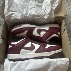 Nike Dunk Low 9.5