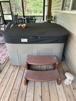 LifeSmart Bermuda LS100 4-Person Hot Tub – Excellent Condition