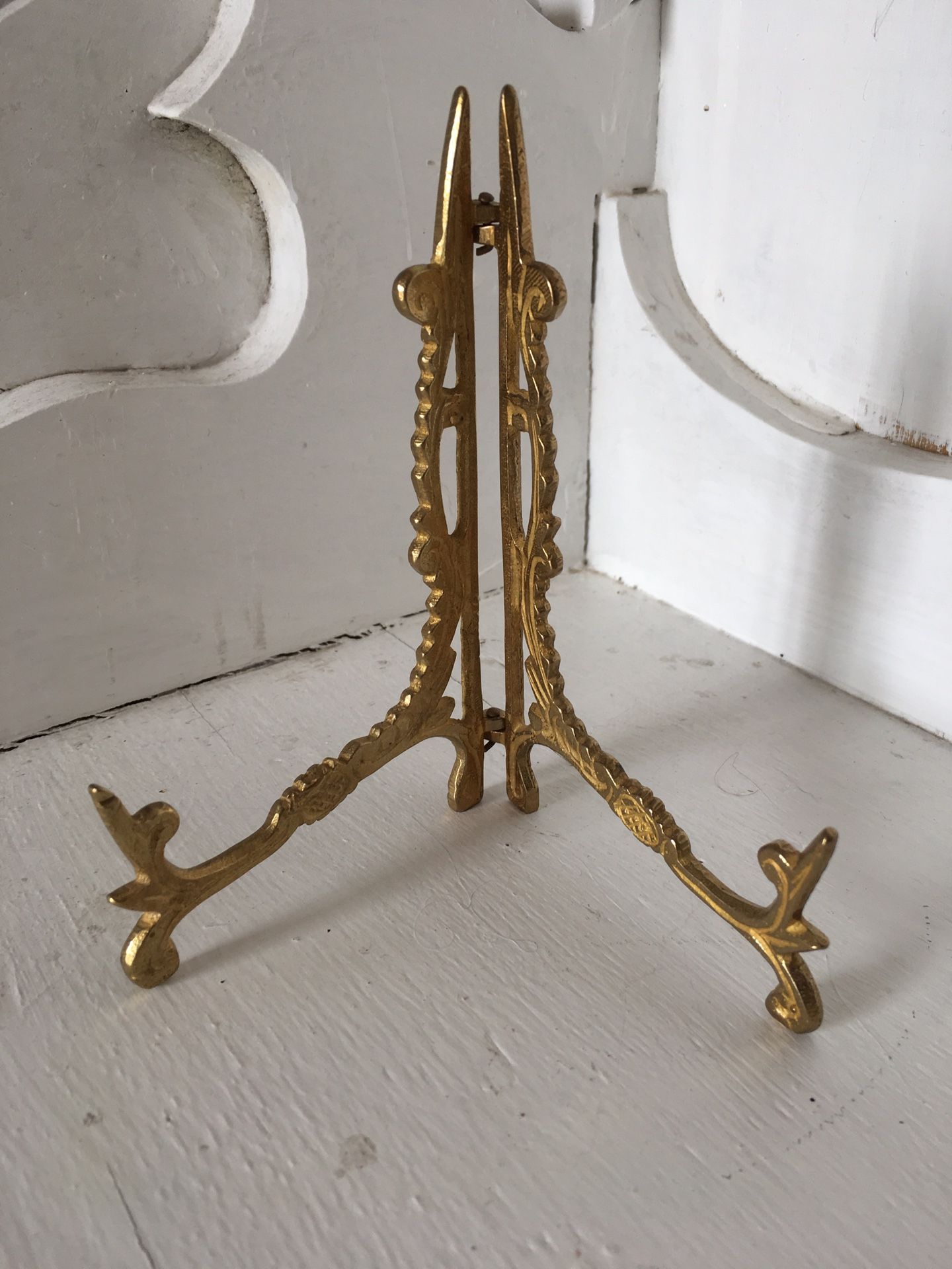 Vintage Gold Ornate Picture Stand Easel Plate Photo Holder Auction