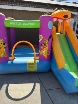Kids bounce house