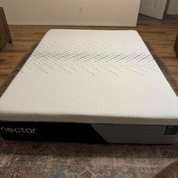 Nectar Hybrid Mattress - Like New !