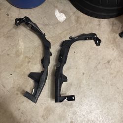 BMW 335i 2008 Headlight Brackets