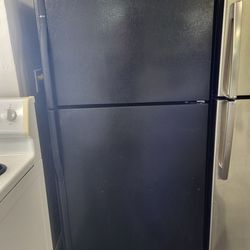 ⛱️ Summer Sale! Kenmore Top Freezer Refrigerator - Warranty Included