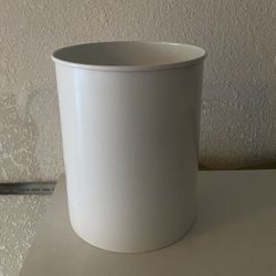 Small Trash Can 