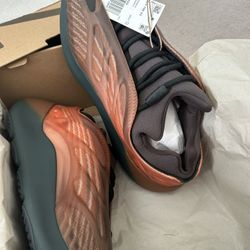 Adidas Yeezy Boost 700 V3 (Copper Fade) 