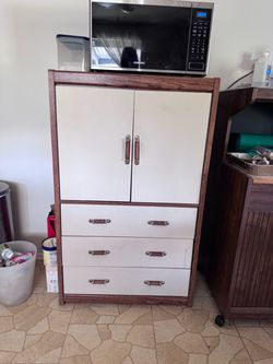 Kitchen cabinet