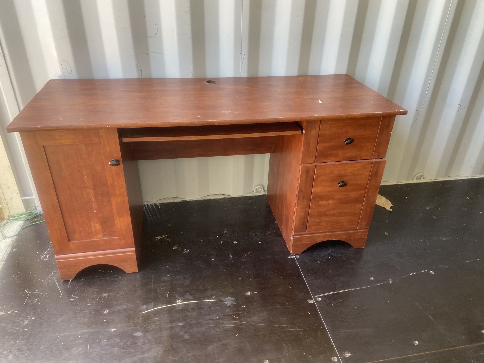 Free computer desk