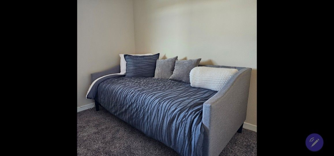 Twin Day Bed With Mattress New Condition