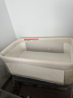 Baby Bassinet with Mesh Sides