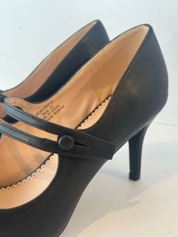 Size 10 NEW Black heels