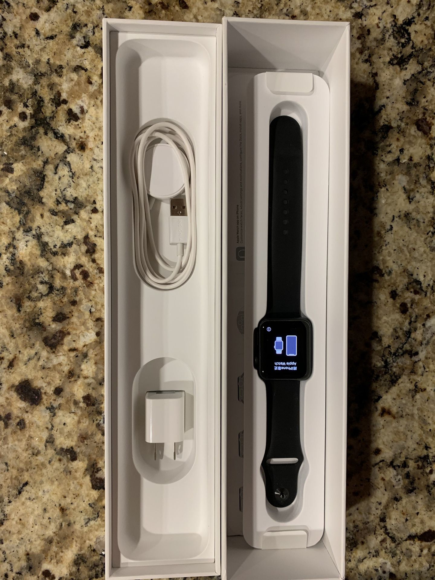 42 mm Apple Watch Series 3 GPS + Cellular, with accessories